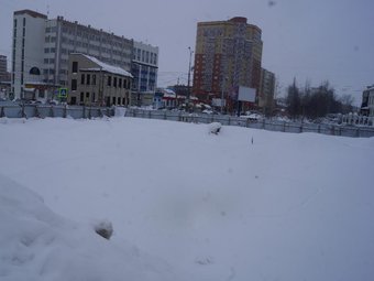 На фото — тот самый участок на перекрестке Ломоносова — Выучейского.