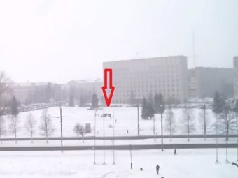 Стоп-кадр с веб-камеры на здании городской администрации. 
